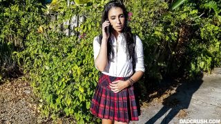 Angelica Cruz Dibuang dari Kamar Ayah Tirinya yang Bergairah
