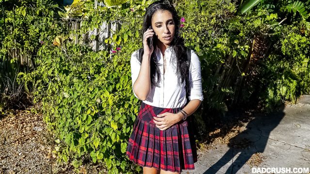 Angelica Cruz Dibuang dari Kamar Ayah Tirinya yang Bergairah