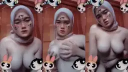 Gadis Berjilbab Meremas Payudaranya Sambil Mengeluarkan Nafas Berat