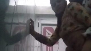 Pasangan India Bercinta Liar di Toilet