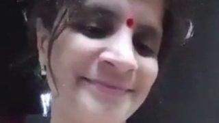 Tante Desi Berpantat Besar Pamer Tubuh Telanjang – Video Mesum Wanita Lokal