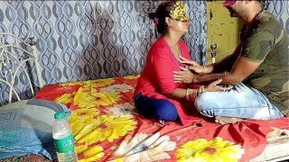 Guru India dengan suara Hindi menggoda, bercinta gaya missionary yang paling hot