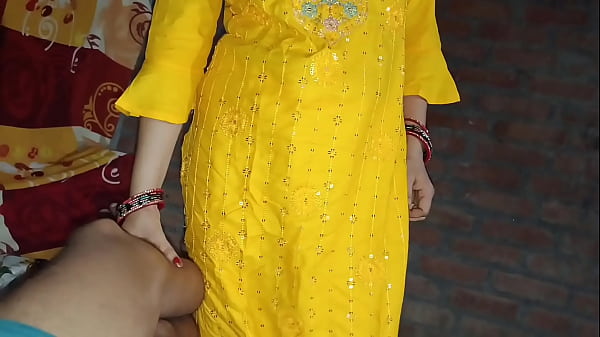 Desi Indian kakak tiri dan adik tiri panas bercinta sepanjang malam dalam adegan seks Hindi yang menggoda
