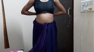 Istri India Tersesat dalam Pesta Diwali 2019 yang Menggoda