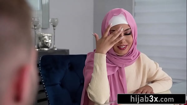 Muslimah Cantik Berhijab Bergairah dalam Bercinta