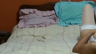 Kamera Tersembunyi – Masturbasi Bersama Ibu Tiri Latin dan Anak Tirinya, Dia Mengerang Minta Ditiduri, Pria Itu Menancapkan Kontol Besarnya ke dalam Memek Berbulu yang Menggoda