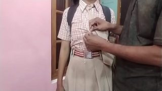 Gadis Sekolah India Ngentot Keras dengan Kontol Besar