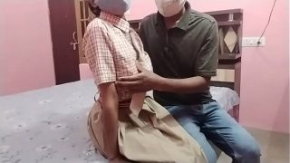 Gadis Sekolah India Panas Bercinta di Luar Ruangan dengan Suara Hindi