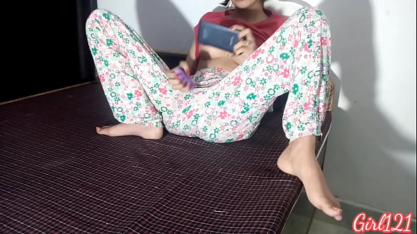 Gadis India ketahuan lagi asyik ngentot sendiri