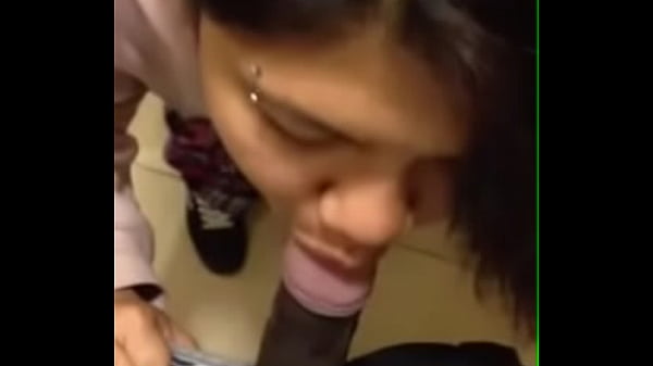 Keseruan Desi Girl Mengulum Penis