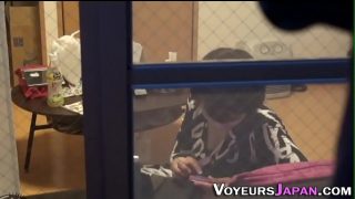 Jari-jari liar lesbian Jepang menggoda ranjang