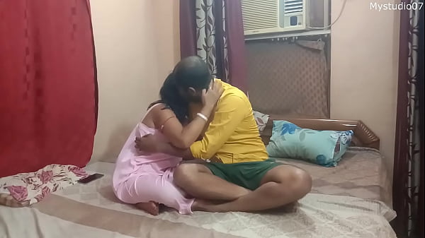 Desi gaya romantis dengan vhabi bercinta, buatan sendiri pakai audio Hindi jernih!!