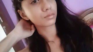 Gadis desai bugil foto selfie panas