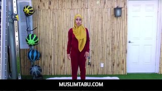 Pelatih Bugar Menggairahkan Klien Arab Eksotis
