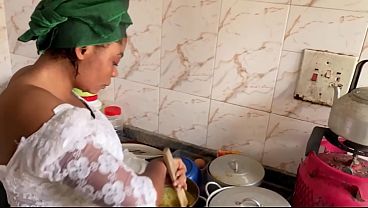 Ibu Tiri Afrika dan Anak Tirinya yang Bergairah