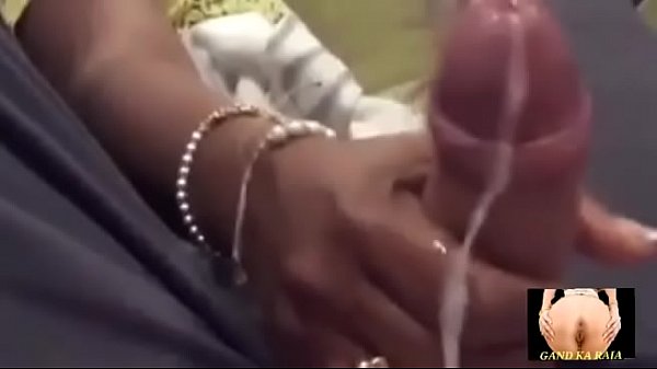 Goyangan Tangan Mama India yang Menggairahkan