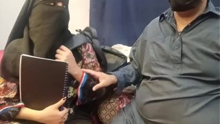 Gadis Berjilbab Digoyang Gurunya di Kamar Les