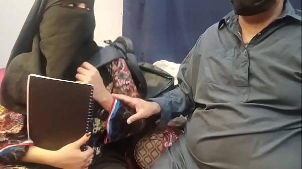 Gadis Berjilbab Digoyang Gurunya di Kamar Les