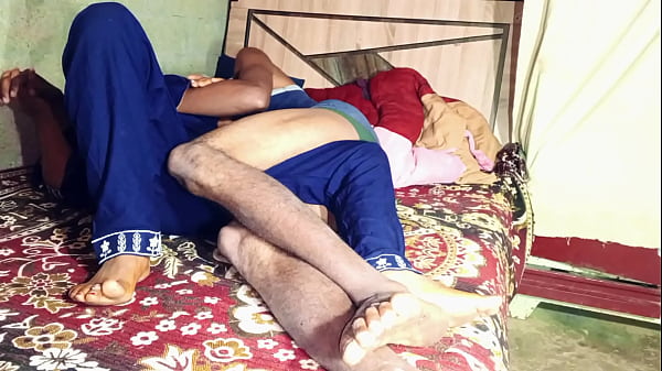 Bhabhi ko ghar mein raat bhar zor zor se chudai, step behen ki badmashi ka maza.