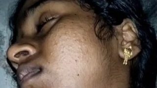 Gadis Tamil kotor, bulu ketiak lebat, crot di memek.