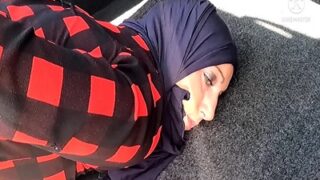 Istri Pakistan digilir oleh kekasih mesumnya di luar ruangan