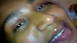 Wanita India meneguk sperma pria lain dalam video panas