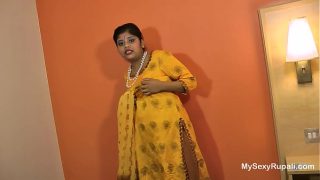 Gadis India Rupali yang Menggoda