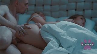 Step Dad Bakal Ngentot dan Ejakulasi di Dalam Step Daughter Jessie Ames di Ranjang Bareng Step Mom