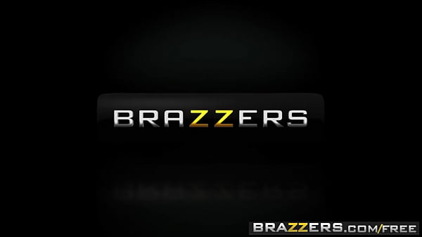 Brazzers Exxtra – (Casey Calvert) – Metal Rear Solid: Pantat Logam dan Kontol Hantu yang Menggoda