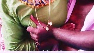 Istri Desi selingkuh, bercinta dengan canda mesum kotor bahasa Telugu.
