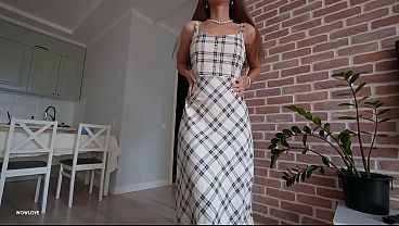 Sendirian dengan Ibu Tiri yang Seksi… Apa yang Bisa Salah?