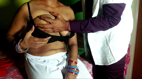 Doktor ngentot memek pasien cewek pake suara hindi.