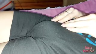 Istriku yang Seksi dalam Baju Ketat Lycra Memperlihatkan Kemolekannya Padaku