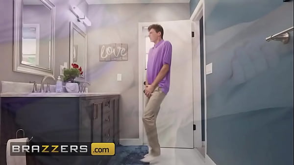 BRAZZERS – MILF Seksi Justine Selamatkan Hari dan Langsung Beraksi Usai Zipper Jodie Rusak
