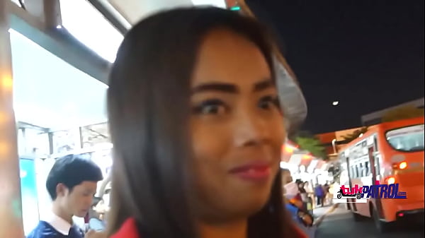 Cewek asia kecil mulus doyan kontol gede nusuk dalem