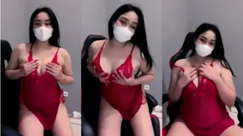Dhea pake lingeri merah tembus pandang, bikin greget pengen lihat lebih