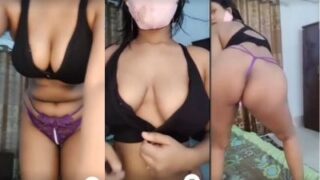 Goyangin tubuh bugil di depan kamera biar menang game online, bikin lawan makin tegang!