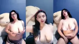 Tobrut cantik binal, goyangannya bikin makin pengen digoda.