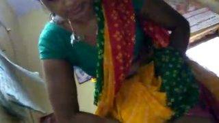 Tonton video pembantu desa angkat saree ngentot hot