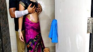 Video mesum bhabhi, adik ipar ngewe kakak ipar di kamar mandi