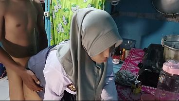 Ngentot adik ipar, nikmatin lubang basahnya yang bikin lidah ikut menari.