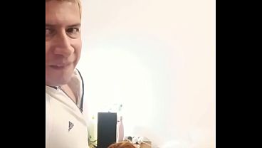 Mama bejat ngocok mulut temen anak tiri yang suka ngintip.