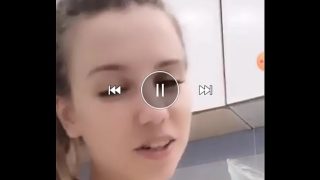 Goyang-goyang pentil kecil di live, bikin makin panas.