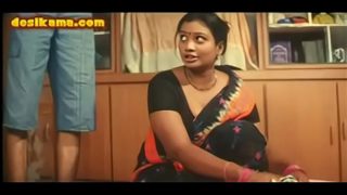 Tarian India bikin meleleh, goyangannya bikin ngilu di perut, bikin pengen ngerasain langsung.