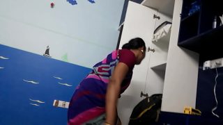 Desi babu baru siap digebukin, pelayan seksi siap dirogoh