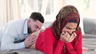StepSister Maya Farrell, Hijabnya Ketat, Kontolku Nancap Dalam