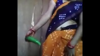Desi tante ngentot pake timun