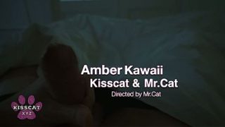 Ibu tiri lihat bapak tiri crot di dalam anak tiri Amber Kawaii, lalu ngewe keras di ranjang bareng.