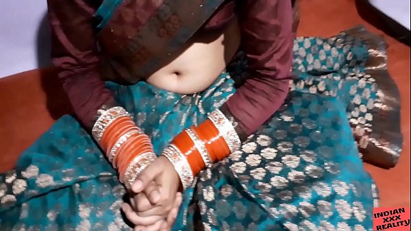 Ibu tiri India selatan lagi ngentot sama anak tiri di malam anniversary pernikahan, bagian 1