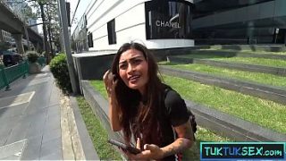Bokep Thailand: montok mungil, ibu mertua liar ngebut sama bule, crot di mana-mana